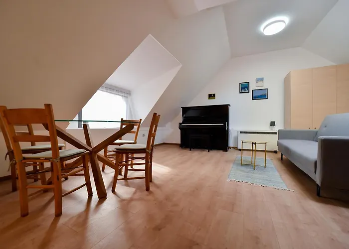 Uhuru * 즐라티보